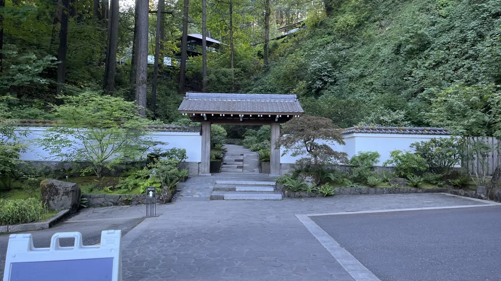 Photo of the antique gate at the entrance of the Portland Japanese Garden, to be replace with a historical castle gate from Japan in 2023.